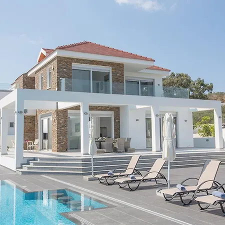 Beautiful 5 Star Holiday In A Prime Location In Protaras, Book Early To Secure Your Dates, 1230 Βίλα Πρωταράς