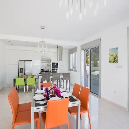 Beautiful 5 Star Holiday In A Prime Location In Protaras, Book Early To Secure Your Dates, 1230 Πρωταράς